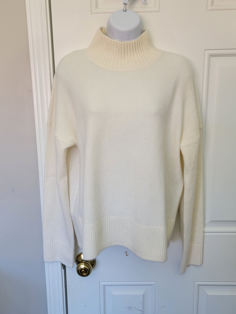 NWT LOFT Ivory Solid Mockneck Soft Knit Pullover Sweater Long Sleeve Size Medium